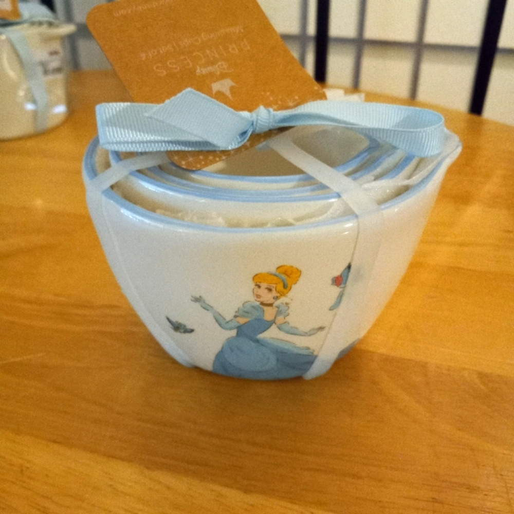 Cinderella measuring cups